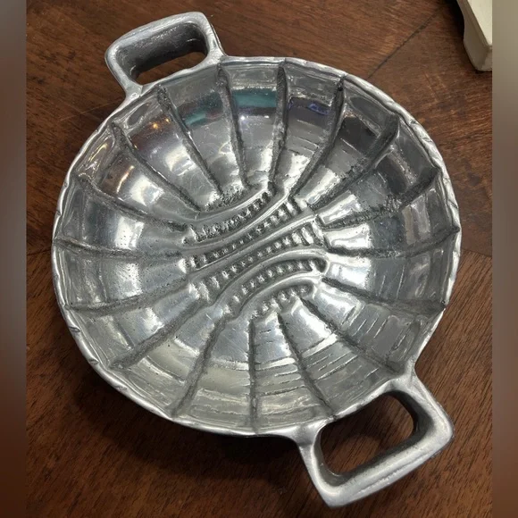 Vintage pewter basket trinket dish, often used as a catch-all bowl. - Picture 2 of 4